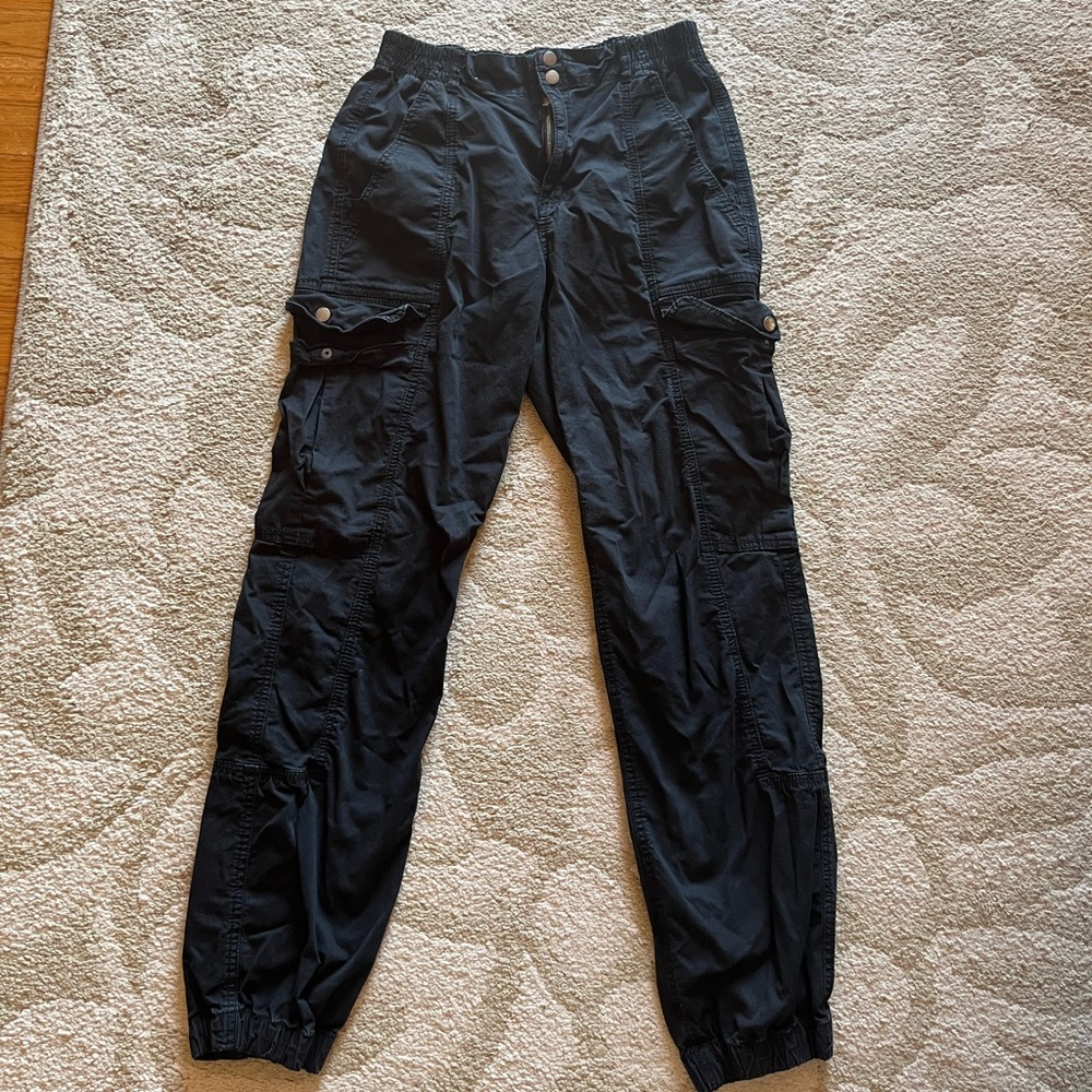 black cargos